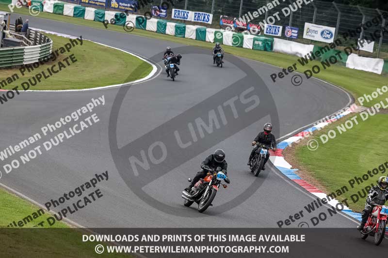 Vintage motorcycle club;eventdigitalimages;mallory park;mallory park trackday photographs;no limits trackdays;peter wileman photography;trackday digital images;trackday photos;vmcc festival 1000 bikes photographs